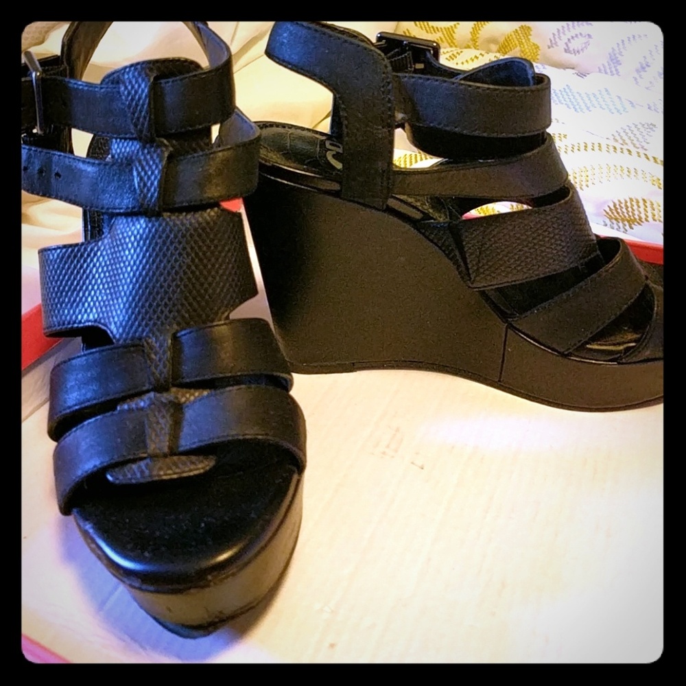 Gianni bini black leather wedge heels